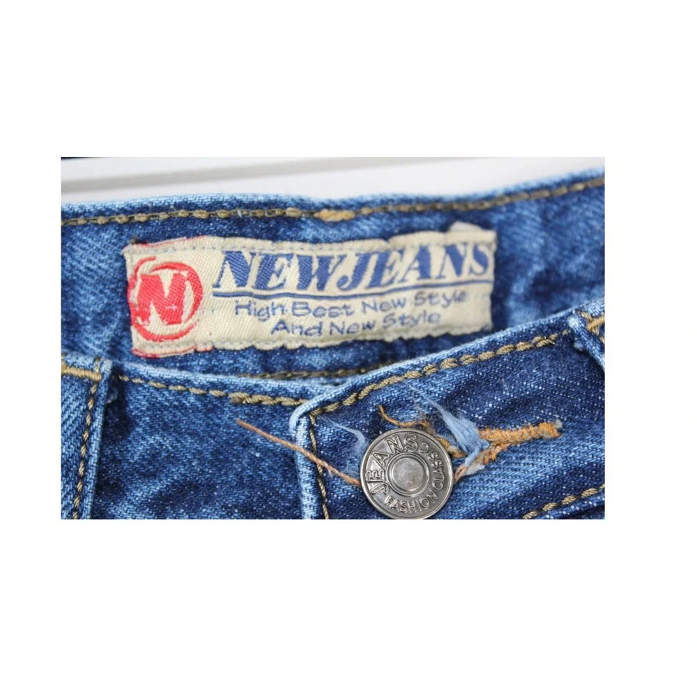 Womens Denim‎ Jean shorts Distressed with Rose Patch (no size)